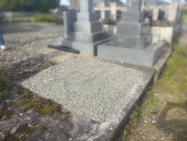 安八郡神戸町北一色　お墓じまい工事　①墓石・外柵解体・整地